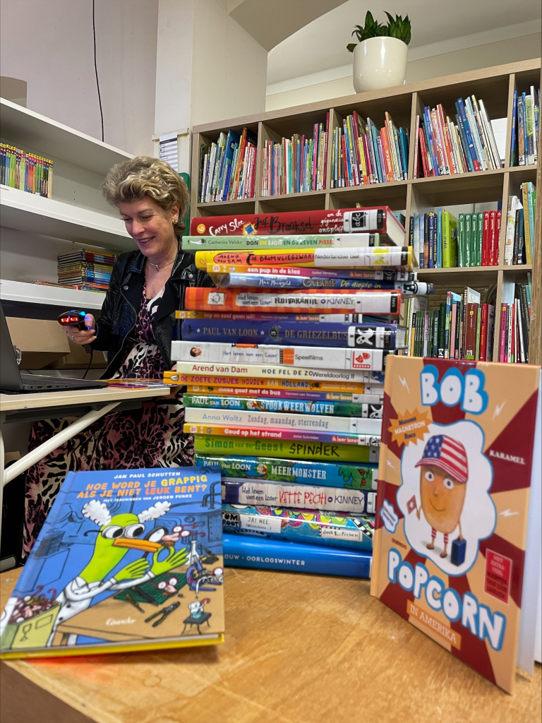 Feestelijke opening schoolbibliotheek op 1 februari. Feestelijke opening schoolbibliotheek op 1 februari.
